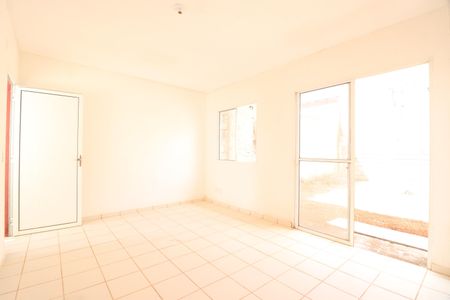 Sala de casa de condomínio para alugar com 2 quartos, 66m² em Aclimação, Uberlândia