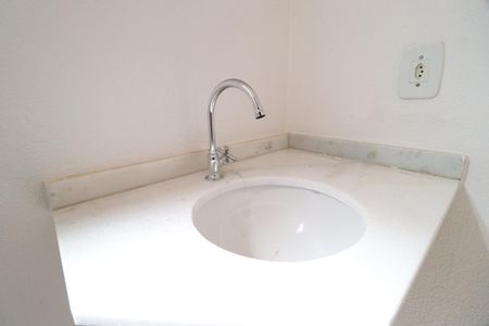 Casa de condomínio para alugar com 66m², 2 quartos e 2 vagasBanheiro Social