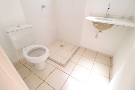 Casa de condomínio para alugar com 66m², 2 quartos e 2 vagasBanheiro Social