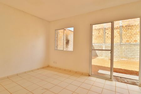 Sala de casa de condomínio para alugar com 2 quartos, 66m² em Aclimação, Uberlândia