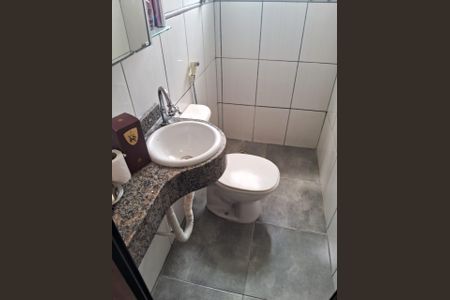 Casa para alugar com 80m², 2 quartos e 2 vagasBanheiro