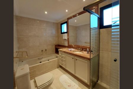 Apartamento à venda com 480m², 4 quartos e 5 vagas Apartamento à venda com 480m², 4 quartos e 5 vagasBanheiro