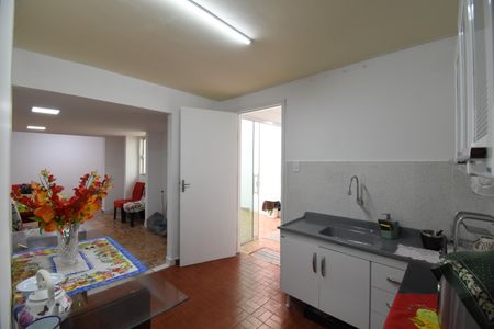 Casa para alugar com 300m², 5 quartos e 5 vagasÁrea dos Fundos com cozinha