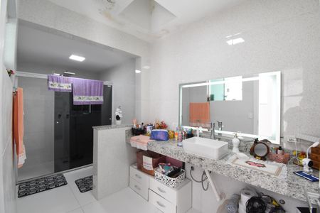 Casa para alugar com 300m², 5 quartos e 5 vagasBanheiro 2