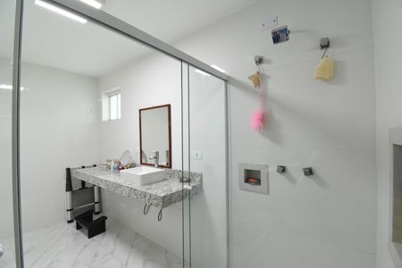 Casa para alugar com 300m², 5 quartos e 5 vagasBanheiro 1