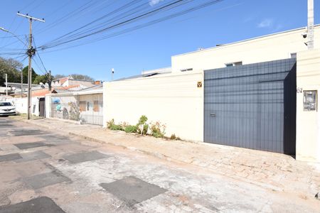 Casa para alugar com 300m², 5 quartos e 5 vagasFachada