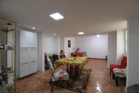 Casa para alugar com 300m², 5 quartos e 5 vagasÁrea dos Fundos 