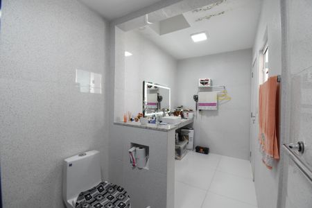 Casa para alugar com 300m², 5 quartos e 5 vagasBanheiro 2