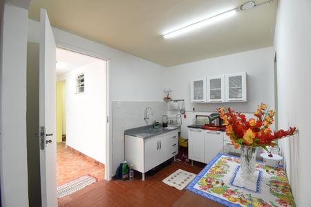 Casa para alugar com 300m², 5 quartos e 5 vagasÁrea dos Fundos com cozinha