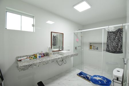 Casa para alugar com 300m², 5 quartos e 5 vagasBanheiro 1