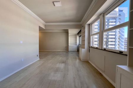 Sala  de apartamento para alugar com 5 quartos, 130m² em Copacabana, Rio de Janeiro