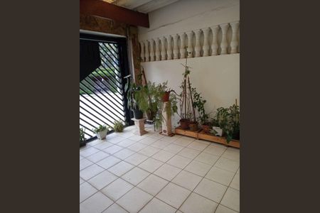 Casa à venda com 3 quartos, 165m² em Parque Maria Domitila, São Paulo