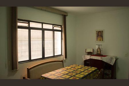 Casa à venda com 3 quartos, 165m² em Parque Maria Domitila, São Paulo