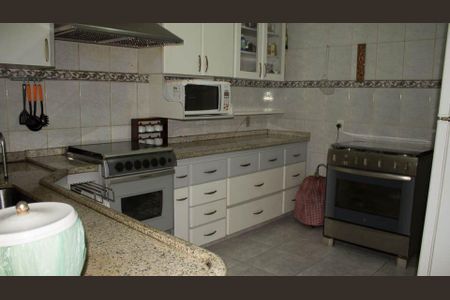 Casa à venda com 3 quartos, 165m² em Parque Maria Domitila, São Paulo