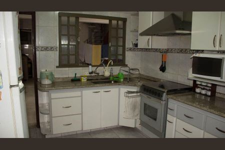 Casa à venda com 3 quartos, 165m² em Parque Maria Domitila, São Paulo