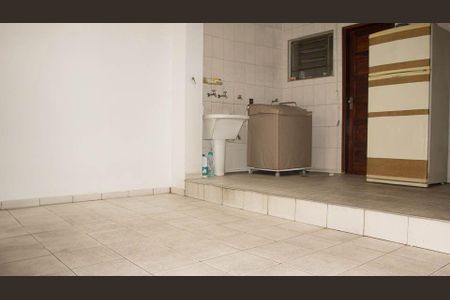 Casa à venda com 3 quartos, 165m² em Parque Maria Domitila, São Paulo