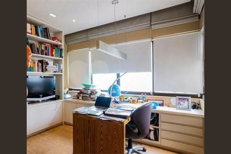 Apartamento à venda com 3 quartos, 210m² em Higienópolis, São Paulo