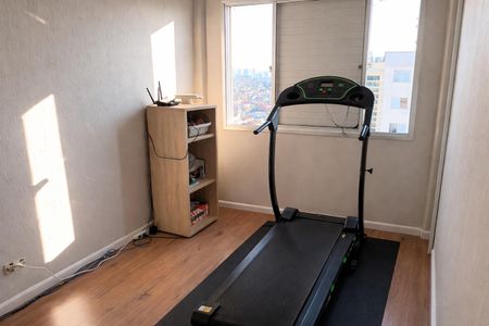 Apartamento à venda com 70m², 2 quartos e 1 vagaTreadmill em uma sala com vista para a cidade.