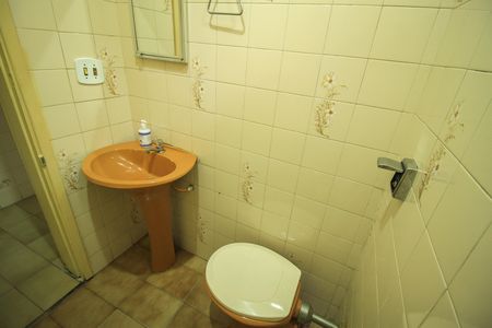 Casa à venda com 221m², 2 quartos e 2 vagas