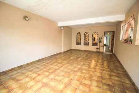Casa à venda com 221m², 2 quartos e 2 vagas