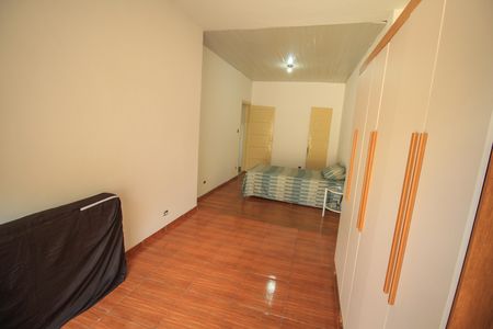 Casa à venda com 221m², 2 quartos e 2 vagas
