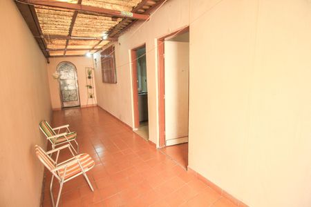 Casa à venda com 221m², 2 quartos e 2 vagas