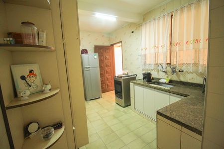 Casa à venda com 221m², 2 quartos e 2 vagas