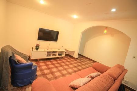 Casa à venda com 221m², 2 quartos e 2 vagas