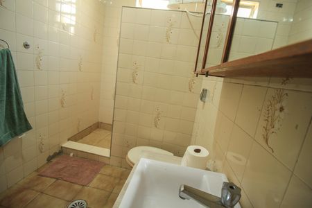Casa à venda com 221m², 2 quartos e 2 vagas