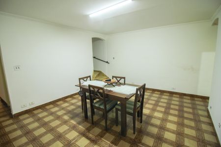 Casa à venda com 221m², 2 quartos e 2 vagas