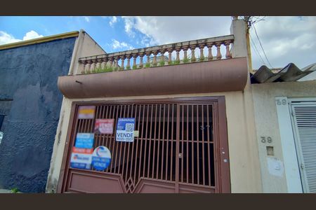 Casa à venda com 221m², 2 quartos e 2 vagas