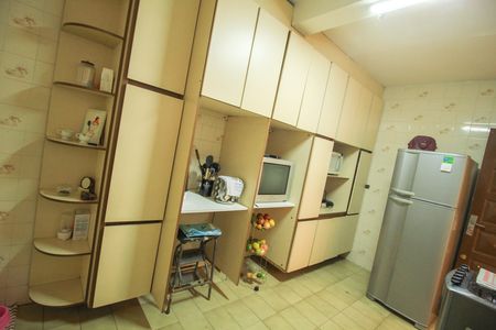 Casa à venda com 221m², 2 quartos e 2 vagas