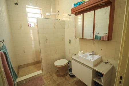 Casa à venda com 221m², 2 quartos e 2 vagas