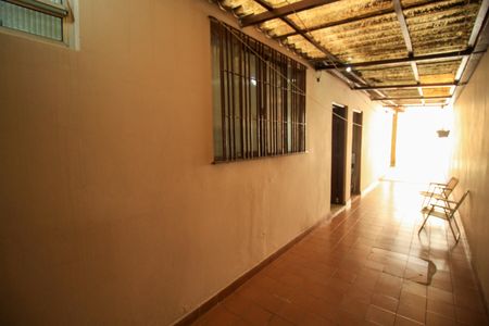 Casa à venda com 221m², 2 quartos e 2 vagas