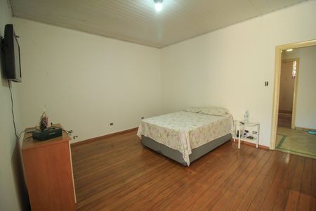 Casa à venda com 221m², 2 quartos e 2 vagas