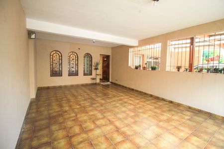 Casa à venda com 221m², 2 quartos e 2 vagas
