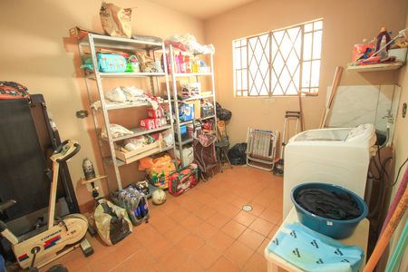 Casa à venda com 221m², 2 quartos e 2 vagas
