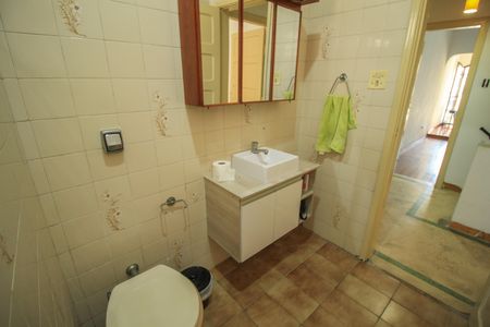 Casa à venda com 221m², 2 quartos e 2 vagas