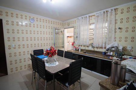 COZINHA de casa à venda com 7 quartos, 300m² em Vila Romero, São Paulo