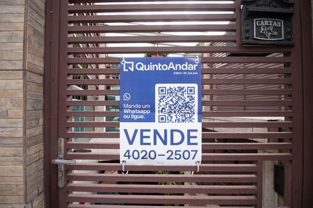 PLAQUINHA de casa à venda com 7 quartos, 300m² em Vila Romero, São Paulo