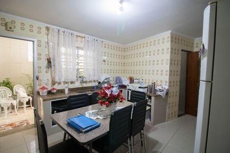 COZINHA de casa à venda com 7 quartos, 300m² em Vila Romero, São Paulo