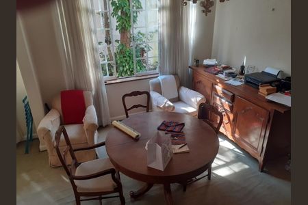 Casa à venda com 3 quartos, 219m² em Jardim Europa, São Paulo