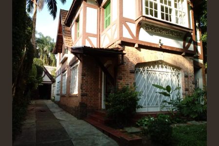 Casa à venda com 219m², 3 quartos e 3 vagas