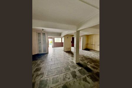 Casa à venda com 220m², 5 quartos e 5 vagas