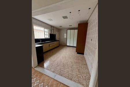 Casa à venda com 5 quartos, 220m² em Parque Bandeirante, Santo André