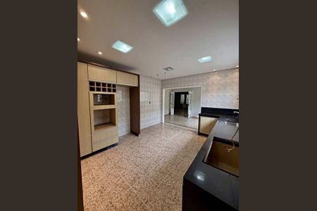 Casa à venda com 220m², 5 quartos e 5 vagas
