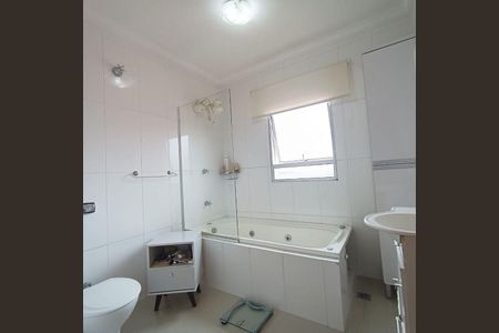 Casa à venda com 240m², 4 quartos e 2 vagas