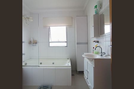Casa à venda com 240m², 4 quartos e 2 vagas