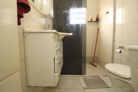 Casa à venda com 240m², 4 quartos e 2 vagasBanheiro da Suíte