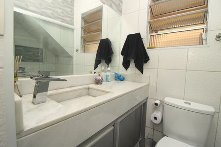 Casa à venda com 240m², 4 quartos e 2 vagasBanheiro 2